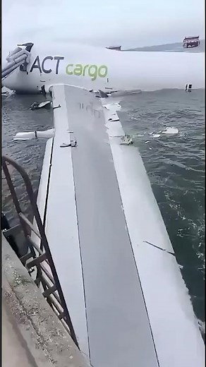 2 dead in Hong Kong plane crash