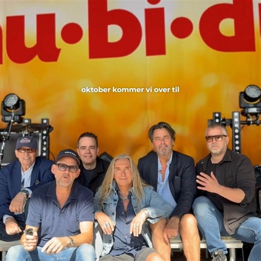 Glæd dig til fredag 3. oktober 2025, når Shu-Bi-Dua 2.0 bringer de legendariske hits fra ’Shu-bi-dua 4’-albummet til live 🤩🎶 Der venter til en aften fyldt med musikalsk nostalgi, når tonerne af ’Vuffeli-vov’, ’McArine’, ’Sommergryder’ og alle de andre legendariske Shu-bi-dua-ørehængere bliver bragt til live ✨🎵 Find din billet her 👇 🎟️ https://www.mch.dk/oplevelser/koncerter/shu-bi-dua-2-0-03-10-2025 📅 Fredag 3. oktober 2025 kl. 20.00 | MCH Herning Kongrescenter