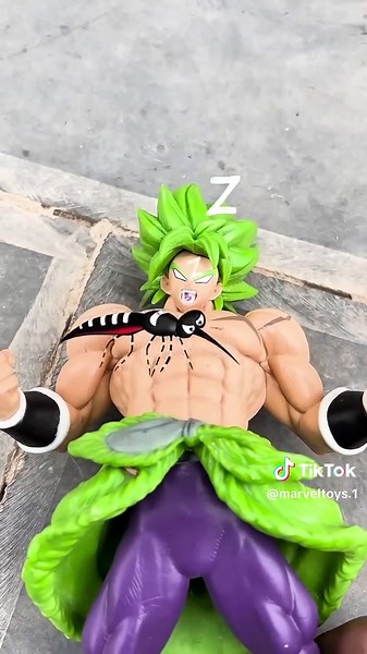 Hulk and Iron Man Face Off Against Venom: Toy Showdown