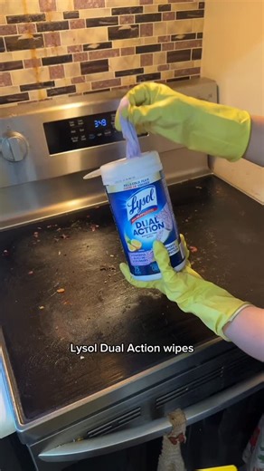 Not the Worst Cleaner - Brogan on Instagram: "#ad Not to sound dramatic, but these double sided Lysol Dual Action Wipes have changed my cleaning game!! Thank you @lysol_canada for making cleaning so much easier! 🙌"