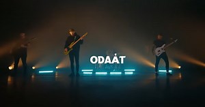 Az AWS zenekar új klipjében leleplezte a zenekar új frontemberét – videó