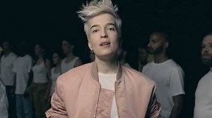 Clip "Mutate" : Jeanne Added se libère et touche en plein coeur