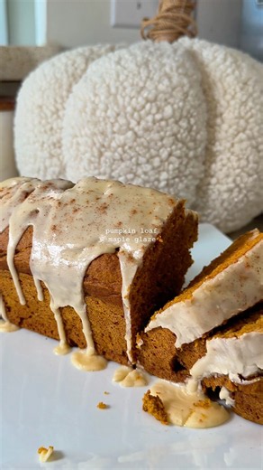 🎃 Pumpkin loaf with a Maple Icing!🎃 🍞 @vanessaberryy #fall #pumpkinseason #pumpkinspice #pumpkin