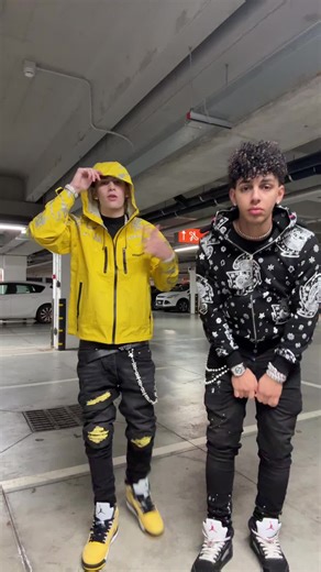 Flexin' with Friends: A Trend That Rocks