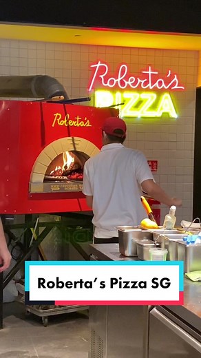 Roberta’s Pizza 🍕 at The Shoppes in Marina Bay Sands. Love the wood-fired Neapolitan-style #pizzas #sgfoodie #wheretoeat #marinabaysands #neapolitanpizza #robertaspizza #robertaspizzasg #exploresg #sgrestaurants #pizzalove #comfortfood