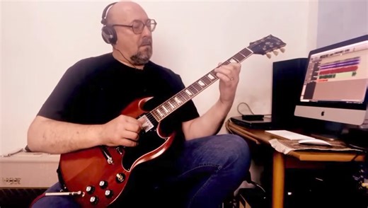 E relativo pre-ascolto/relative pre-listening Un bellissimo brano di Victor Young! Il tema l'ho suonato con basso fretless e nella ritmica durante l'assolo di guitar! Buon Ascolto A beautiful song by Victor Young! I played the theme with fretless bass and in the rhythm during the guitar solo! Happy Listening #AndreaBraido #music #guitar #musician #victoryoung #gibson #chitarrista #bass #bassplayer | Andrea Braido