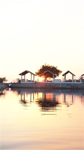 Golden hour hits different at HAVA Resort Calatagan. The kind of light that makes slowing down feel easy, and staying a little longer feel right. Book your next escape today. 🌐: www.havaresortcalatagan.com 📍 Poblacion 4, Calatagan, Batangas 📱 0917 625 6877 #HAVAResort #Calatagan #Batangas