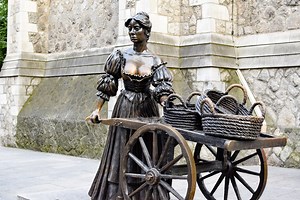 2.6K views · 79 reactions | The Story of Molly Malone was Immortalised in bronze statue during the 1988 Dublin Millennium celebrations. | Love Ireland | Facebook