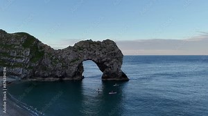 Discover breathtaking images of Durdle Door on the Jurassic Coast. Explore stunning landscapes, iconic limestone arches, and vibrant coastal scenes perfect for travel inspiration and creative projects