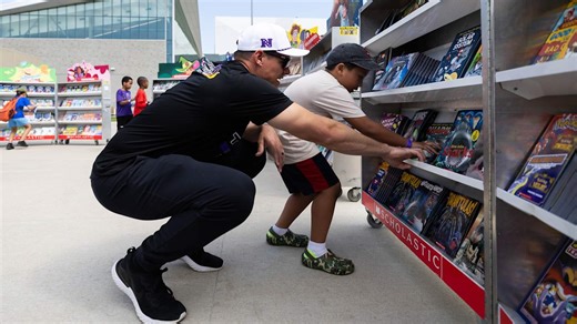 Vikings Team Up To Give Back To Local Elementary School Students