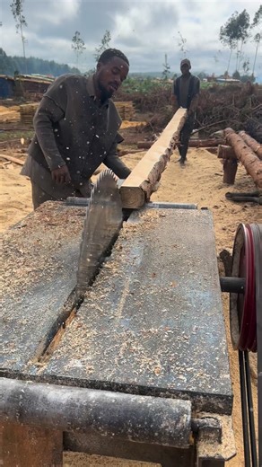 Mbao zenye dawa,Mabati,na Mirunda, Vifaa vyote vya ujenzi on Instagram: "MBAO ZA SAO HILL SASA INAPATIKANA KATIKA DUKA LETU mbao_kutoka_mafinga_buguruni Kila kipande kina urefu wa mita 5 Ukubwa: 2x2, 2x4, 2x6Tunakuletea Mbao zetu Zilizokaushwa za CCA zinazotibiwa na Shinikizo kutoka SAO HILL INDUSTRIES! Saizi Zinazopatikana: 2x2 2x4 2x6 Urefu: 4M | 5M | 6M Pata mbao bora zaidi zinazopita mbao za kawaida zinazotibiwa! Inapatikana: @mbao_kutoka_mafinga_buguruniBuguruni, Dar es Salaam Usikose! PIGA