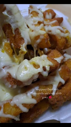 Savory Singapore Chips with Mozzarella and Rib Gravy