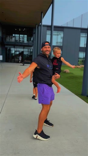 Springfield friends✨ #skip the drive to TopGolf and check out Park North Golf Club in Edwardsville! ⛳️ Only an hour away and packed with TopGolf vibes: ✅ Ball tracking tech ✅ Food, drinks, and bags ✅ Chill beautiful atmosphere We had the BEST time; perfect for date night, family fun, or a group hang. Add it to your summer list! #ParkNorthGolfClub #SpringfieldIL #GolfVibes #EdwardsvilleFun #MidwestGetaway | Celeste J. Malham