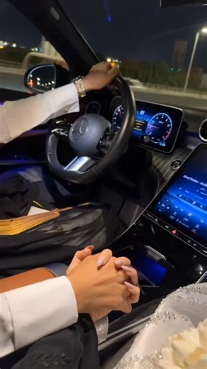 ‎زفات روح 🎶‎ on Instagram‎: "عسى كل حلم طال إنتظاره , يفاجئنا الله بتحقيقه .. 💍 👰❤ #زفات #زفه #عروس #زواج #تجميل #مكياج #موضه #تساريح #مشاهير #السعودية #البحرين #سلطنة_عمان #قطر #الدوحة #الامارات #الكويت #زفات_عرايس"‎