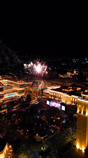 Un destino para disfrutar 🙌 Así se inauguró el #TourElSalvador2026, con familias disfrutando de la música de Mike Bahia, fuegos artificiales y mucho más 📍Centro Histórico de San Salvador | MITUR El Salvador
