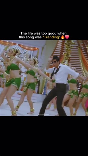 Good Music | Hindi on Instagram: "Follow @findhindisongs_ for more iconic Bollywood hits 🎶🔥 🎬 Film: Ra.One (2011) 🎵 Song: Chammak Challo 🎤 Singers: Akon & Hamsika Iyer 🎼 Music Director: Vishal–Shekhar ✍️ Lyricist: Vishal Dadlani & Niranjan Iyengar 🎭 Featuring: Shah Rukh Khan & Kareena Kapoor 📀 Label: T-Series 💭 “Chammak challo… o o o!” 💃🔥 The song that brought international swag to Bollywood. SRK’s style, Kareena’s glam & Akon’s voice — ICONIC. 📀 Credits: All rights belong to the res