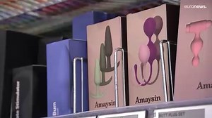 من الحليب إلى الألعاب الجنسية.. متاجر دنماركية تعرض سلعًا غير تقليدية بجانب المنتجات الأساسية