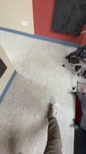 🎹 KORG T2: EL SONIDO QUE MARCÓ UNA ERA El Korg T2 no fue solo un teclado… fue una declaración de poder musical. Nació a finales de los 80, cuando la música grupera, romántica y popular estaba encontrando su identidad sonora, y lo hizo tomando lo mejor del legendario M1, pero llevándolo a otro nivel: más realismo, más cuerpo, más presencia. Sus pianos, strings y pads no solo acompañaron canciones… definieron éxitos, llenaron escenarios y se convirtieron en el corazón de incontables producciones 