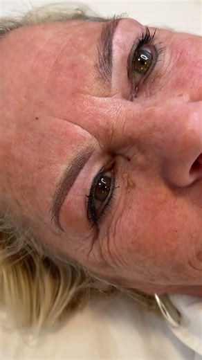 Training PMU Artists 🤎 Natural Brows Technique at the Swiss Color Academy!