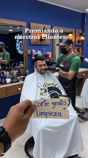 1.5K views · 11 reactions | Premios para nuestros clientes jajaja!! #neiva #viralvideos #humorenespañol #barbería #ᴛᴇɴᴅᴇɴᴄɪᴀ Trabajo audiovisual @el_juanjor | Roma BarberShop | Facebook