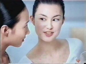 香港廣告: OLAY自然美白護膚霜(danielle 蛋糕篇)2004