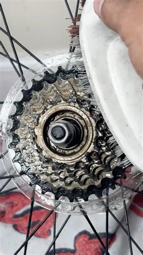 Before vs After Cassette Clean 🔥 #bikeclean #asmr #bikelife #bikemaintenance