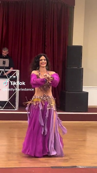 Purple snd hips #emilymariebellydance #ohiobellydance #raqssharqi #cincinnatibellydancer #ohiobellydancer #bellydanceentertainment #cincinnatibellydance #bellydanceentertainment #cincinnatibellydance #arabicmusic #kentuckybellydancer #ohiobellydancers #🧿