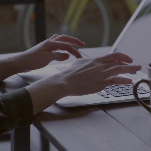 Unele platforme online foarte mari NU PERMIT ⛔ publicitatea politică. 🔎 Dacă regăsești reclame politice pe aceste platforme online, raportează-le DIRECT acestora! Poți contribui și tu la un mediu online sigur! 🔗: https://infocentru.ancom.ro/category/servicii-digitale/ | ANCOM