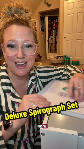 Endless designs. No screens. Kids LOVE it. Adults love it too 👀 Grab the Spirograph Deluxe Set while it’s available 🔗 #arttok #stemtoys