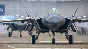 Star of the day at Airshow China 2022: J-20 stealth fighter jet