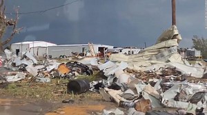 El terrorífico momento en que un tornado en Texas destruye todo a su paso