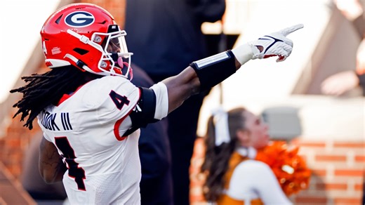 Yes, UGA running back James Cook is the brother of Minnesota Vikings player Dalvin Cook