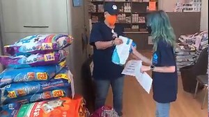 The Pet Food Pantry is a community resource to assist low-income families and individuals in the City of Los Angeles experiencing financial hardship who need help feeding their animal companions. You can support the Pet Food Pantry by donating directly at donate.laaspets.com. To view our Amazon wishlist, visit laanimalservices.com/donate/wish-list/. #laanimalservices #lacitypets #donate | LA Animal Services | Facebook