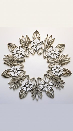It's so Beautiful DIY Christmas Decor 😍 #diyideas #papercraft #christmascraft #christmasdecor #wreath #snowflakes #wintercrafts #xmas | Day with DIY