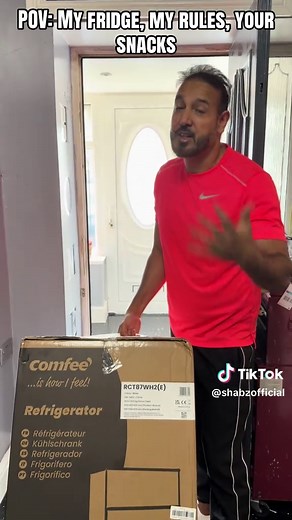 COMFEE 87L Under Counter Fridge Freezer with Adjustable Legs
