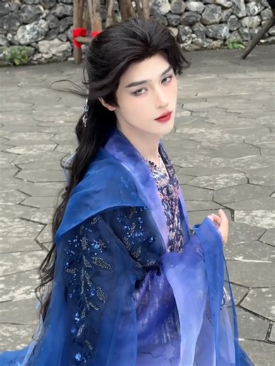 Understanding Cosplay Feelings and Emotions