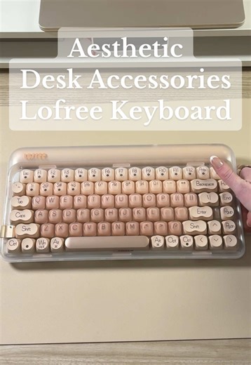 Do you believe in romantizing your workspace? This is how you do it. The color, the sound, the feel. Every detail makes typing a little more fun and a lot more aesthetic. #lofreekeyboard #creamykeyboard #clickykeyboard #aestheticdeskaccessories #aestheticdesksetup