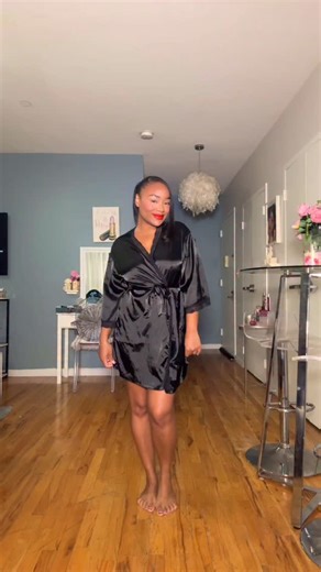 A little mystery looks good on me 🥀 GRWM: Masquerade Ball with @girlsgirlsclubnyc . Bag: @rentviagiulia Tights: Swift May (🔗in my bio) #masqueradeball #masquerade #grwm #masqueradeparty | Hikari.Fleurr