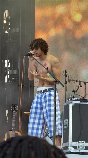 Dominic Fike Updates on Instagram: "Dominic Fike preforming at @osheaga !! ( via jenniferthatjennifer )"