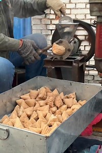 👀 Behind the Scenes: From Cereal Paste to Crispy Bugles #buglechips #snackproduction #childhoodtreats #foodmanufacturing #crispychips | Creative Inspiration For You