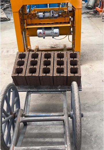 #brickmachinemike #brickmachine #brickmachineautomatic #brickwork #bricklayer #blockmachine #buildingblocks #construction #hollow #foryou #fyp