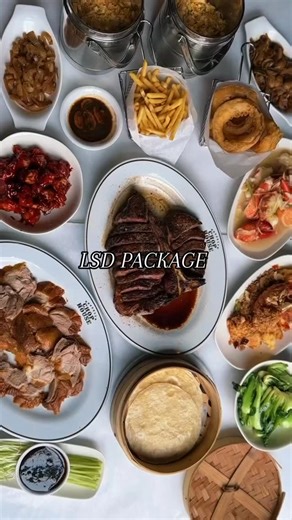 Brooklyn Chop House on Instagram: "A perfect NYC dinner calls for our LSD PACKAGE 😍 A LOBSTER, STEAK, DUCK feast that’s sure to please everyone’s at the table 🍽️ Here’s what the feast includes (feeding 6-8 people) 1️⃣3lbs of 35 Dry Aged Prime Porterhouse Steak 2️⃣4lbs of Lobster (Salt & Pepper + Ginger Garlic) 3️⃣7lbs of Peking Duck (Cut Tableside) 4️⃣Lobster & Chicken Fried Rice 5️⃣French Fries & Onion Rings 6️⃣Mushrooms & Onions ALL FOR $495 🤩 —— #EEEEEATS #ForkYeah #LoveFood #FoodPorn #Bea