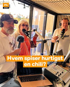 Hvem spiser først en hel chili? 🌶️🥵 ‘Det Store Talkshow’ er vendt tilbage fra sommerferie og sendte live fra Smukfest sidste weekend. Chili Klaus delte sine chilier med Ulla Terkelsen og Rasmus Tantholdt. Se hvordan det gik 👇 Og hør hele udsendelsen i DR Lyd 🎧 | P4 - DR