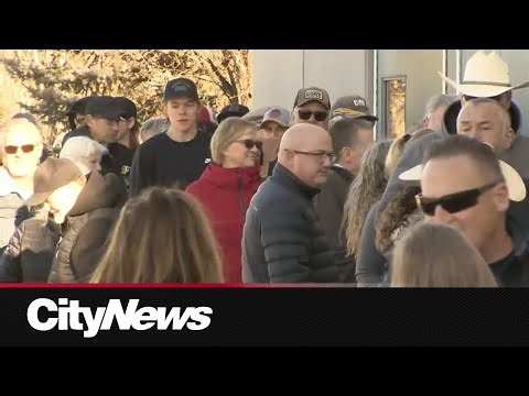Alberta separatist petition draws crowds in Okotoks