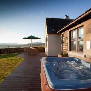 Grab a last minute hot tub break... Limited availability over the following week across our 5 locations... Balmeadowside Lodges near Cupar in Fife 🌞Tuesday 24th July - Rowan Tree Cottage, sleeping 4, for 3 nights - £529.00 🌞Thursday 26th July - Woodpecker Lodge, sleeping 4, for 2 nights - £456.00 Vicarsford Farmhouse near St Andrews in Fife 🌞Availability from 3 nights to 6 nights - prices starting at £1,290.00. Sleeping 10. Conifer Lodges in Newton Stewart, Dumfries & Galloway 🌞Tuesday 24th 