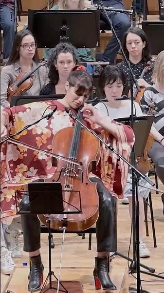 ‪@camillethomascellist‬ releases The Poet Acts from Philip Glass for Cello