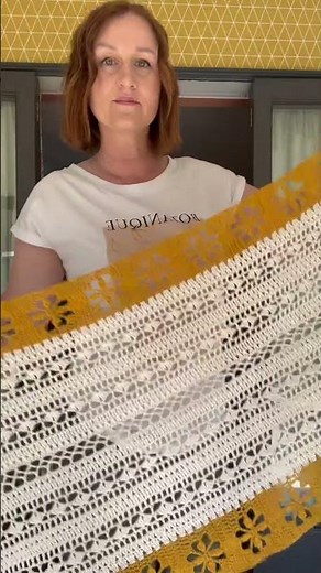 Easy crochet lace shawl with stunning results! #crochet #crochetshawl #summercrochet