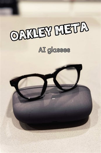 So sánh Oakley Meta HSTN và Rayban Meta phiên bản 1