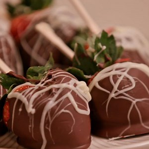 67K views · 552 reactions | Valentine's Day PSA: "You are not allowed to feed yourself a chocolate-covered strawberry." Get Derrell's recipe: taste.md/3jBfMQi | Tastemade | Facebook