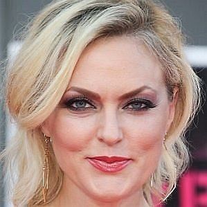 Elaine Hendrix Boyfriend 2025: Dating History & Exes - CelebsCouples